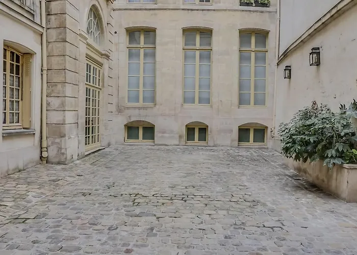 Unit 007 Marais Pompidou (michel le comte)